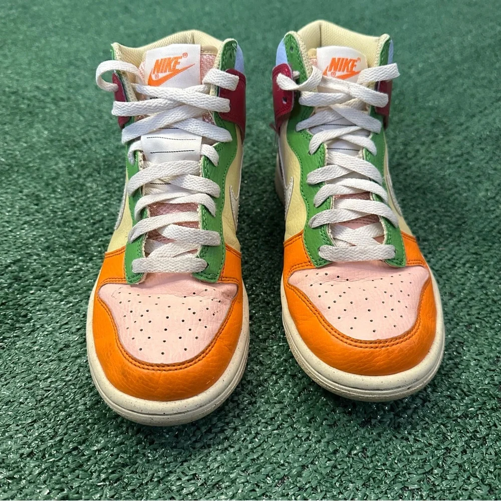 Nike size signs high